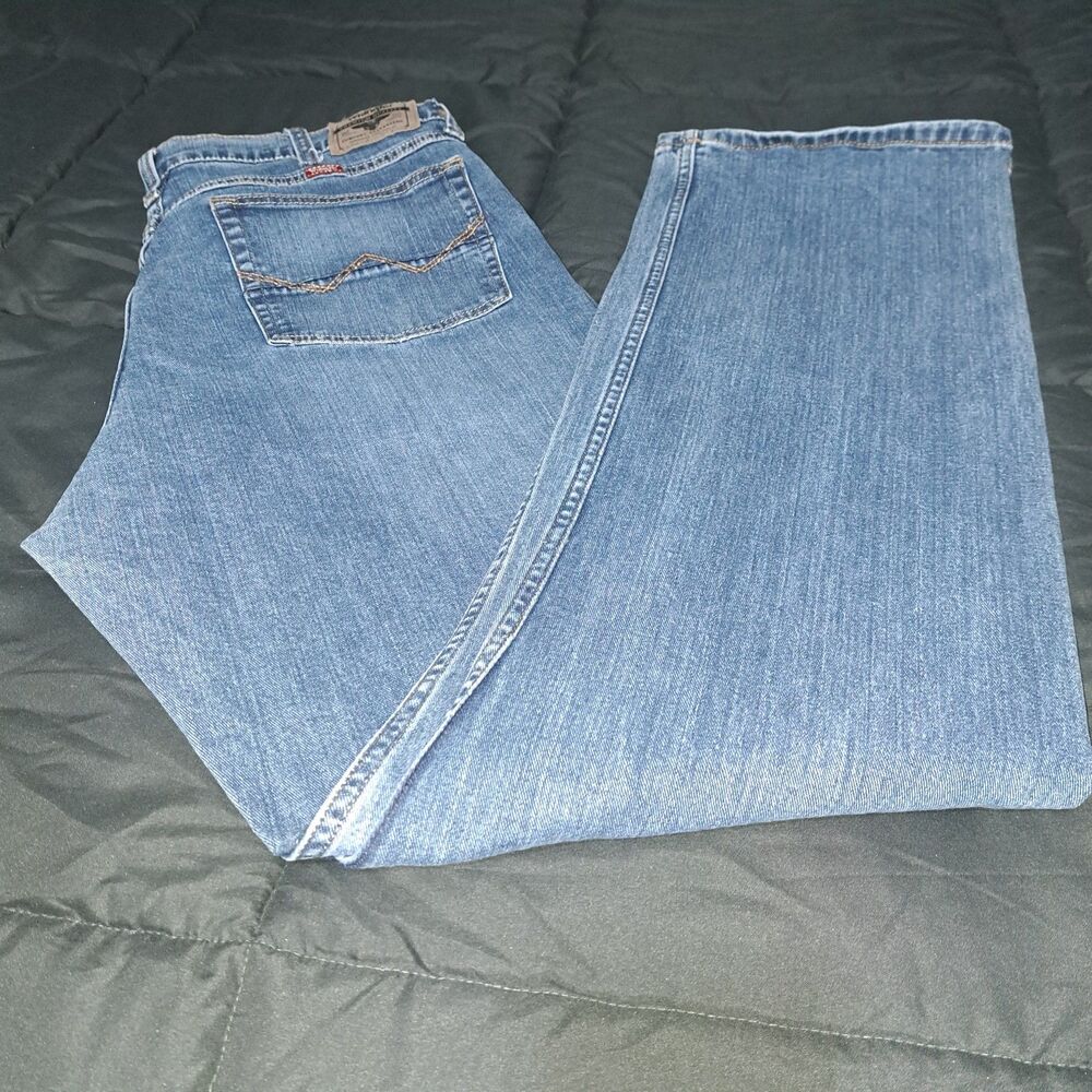 Wrangler Relaxed Boot Cut jeans